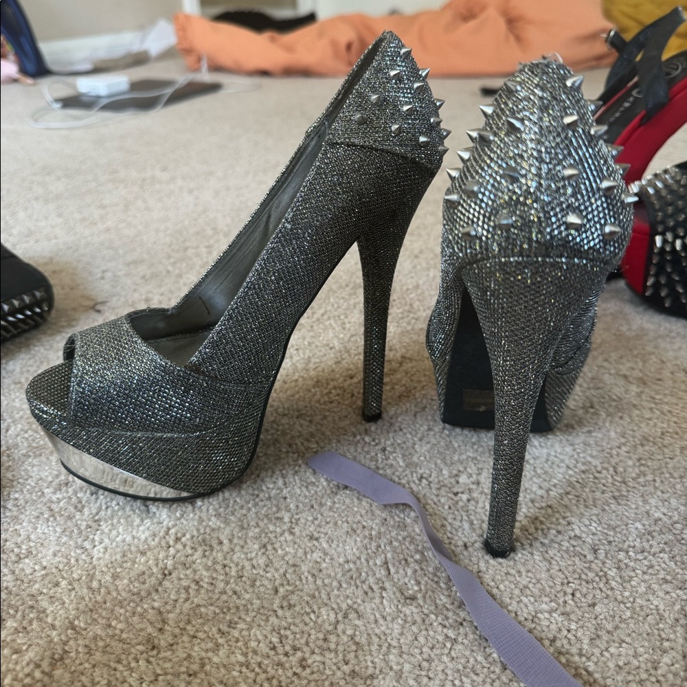 Quips spike heels